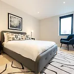 The Hampstead Place - Elegant 3Bdr Flat With Patio