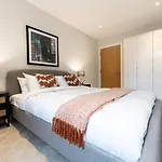 The Hampstead Place - Elegant 3Bdr Flat With Patio