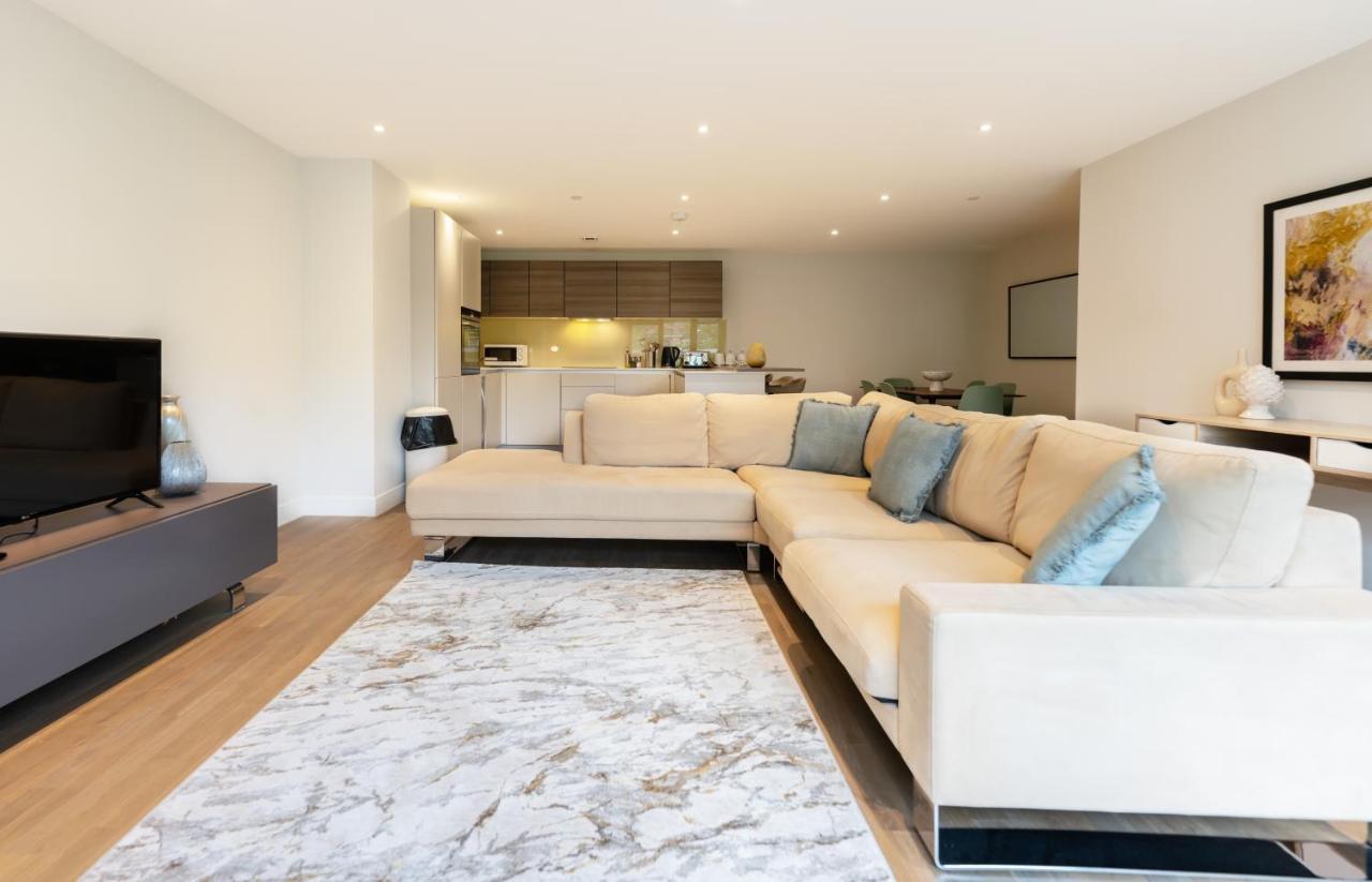 The Hampstead Place - Elegant 3bdr Flat With Patio