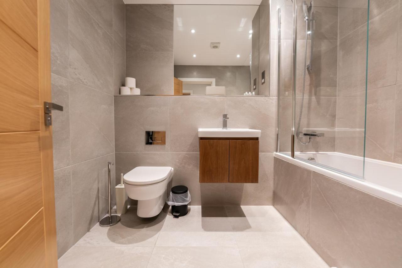 The Hampstead Place - Elegant 3bdr Flat With Patio * Londra