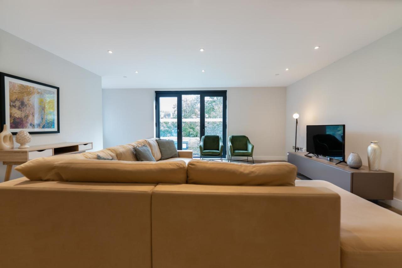 The Hampstead Place - Elegant 3bdr Flat With Patio *