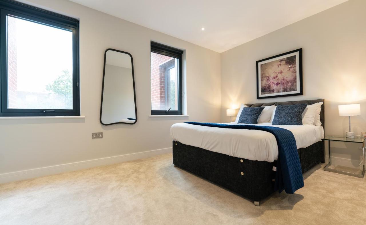 The Hampstead Place - Elegant 3bdr Flat With Patio * Londra
