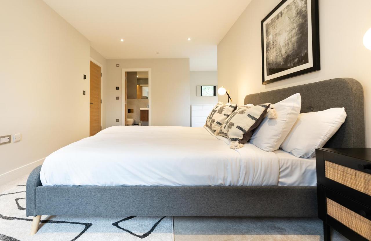 The Hampstead Place - Elegant 3bdr Flat With Patio *